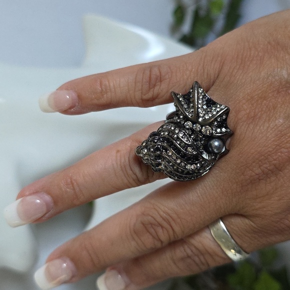 Statement Gunmetal Silver Seashell Stretch Ring with Pearl and Rhinestones - Picture 7 of 9